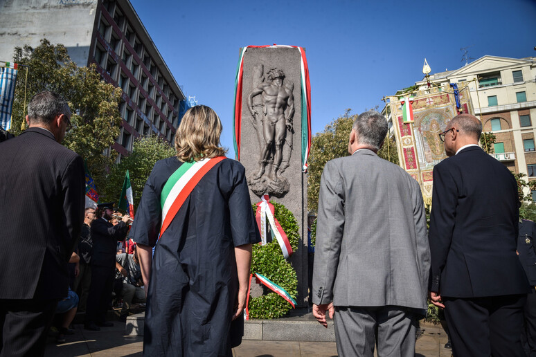 Cerimonia ufficiale in memoria dei martiri di piazzale Loreto - RIPRODUZIONE RISERVATA