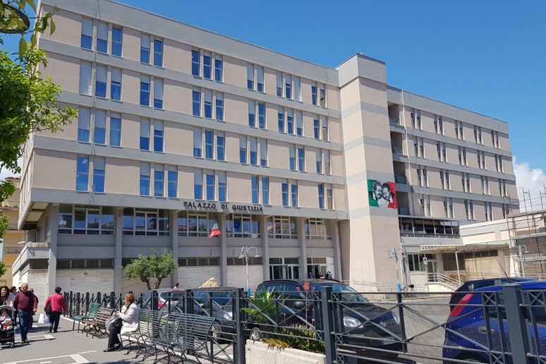 Tribunale e Procura Palazzo di giustizia Crotone - RIPRODUZIONE RISERVATA