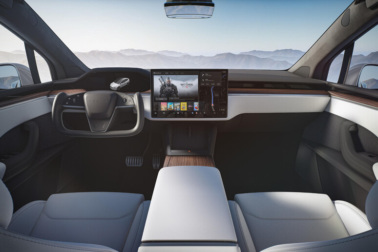 Tesla Model S e Model X ora anche con volante convenzionale - RIPRODUZIONE RISERVATA