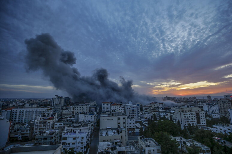 Attacco a Israele, giorno 1 © ANSA/EPA