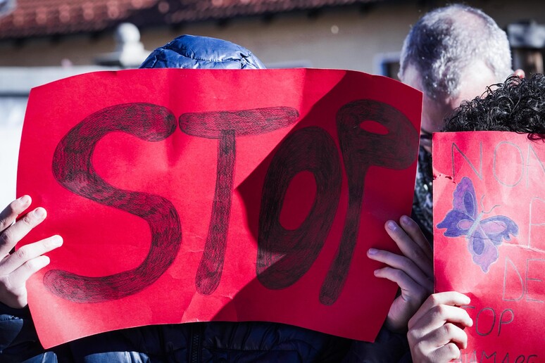 Manifestazione a Torino contro la violenza sulle donne - RIPRODUZIONE RISERVATA