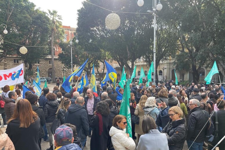 Sciopero medici e infermieri, centinaia in piazza a Cagliari - RIPRODUZIONE RISERVATA