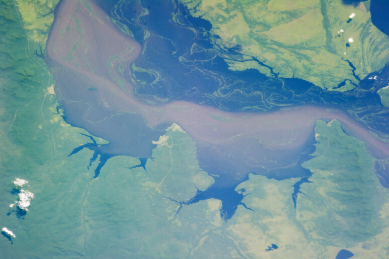 L 'inondazione del 2013 fra Cina e Russia, vista dai satelliti (fonte: NASA) - RIPRODUZIONE RISERVATA