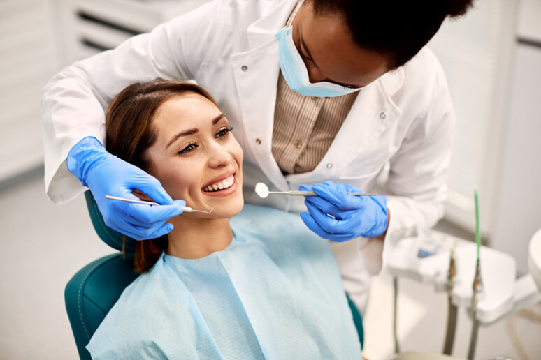 Italiani spendono 8 mld da dentista, solo 1% a carico Ssn - RIPRODUZIONE RISERVATA