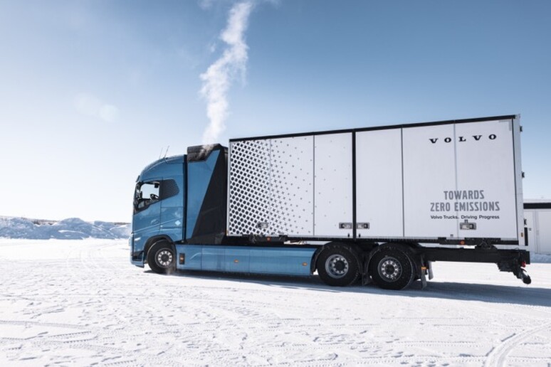 Volvo Trucks prova su strade pubbliche i camion a idrogeno - RIPRODUZIONE RISERVATA