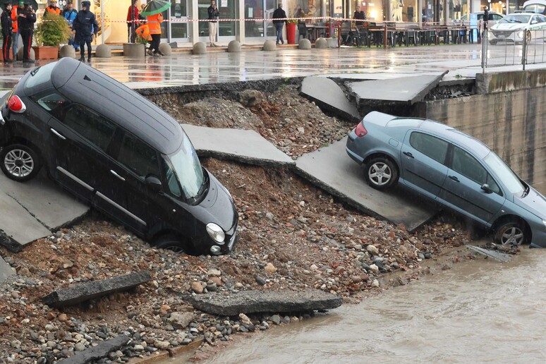 Maltempo: temporali nel Bresciano, due auto in acqua - RIPRODUZIONE RISERVATA