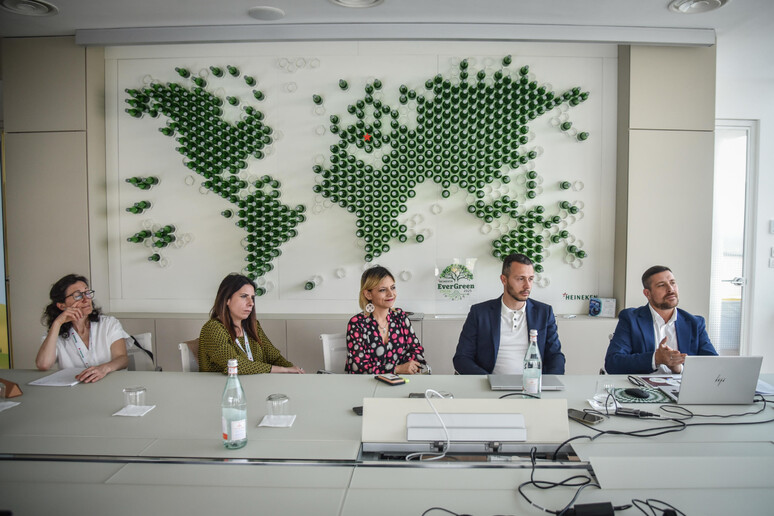 Un momento del report sostenibilità presentato da Heineken a Milano - RIPRODUZIONE RISERVATA