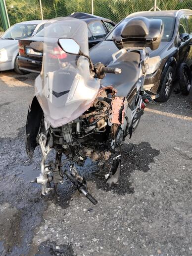 La moto su cui viaggiava la vittima dell 'incidente stradale a Moneglia - RIPRODUZIONE RISERVATA