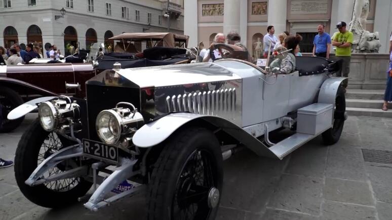 Caravan of ancient Rolls Royce in Trieste - RIPRODUZIONE RISERVATA