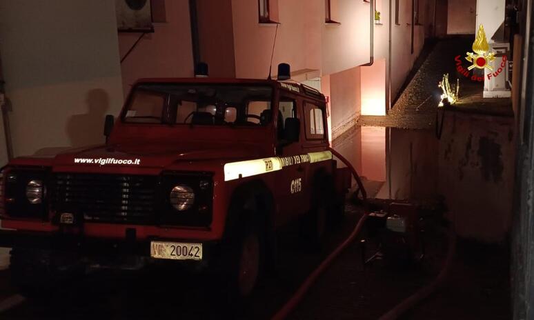 Maltempo: Macerata, interventi vigili del fuoco nella notte - RIPRODUZIONE RISERVATA