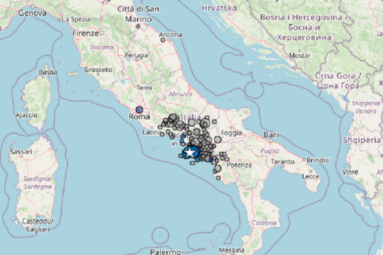 I cerchi indicano l 'area in cui è stato avvertito il terremoto di magnitudo 4,2 ai Campi Flegrei del 27/9 2023 (fonte: Haisentitoilterremoto?/INGV) - RIPRODUZIONE RISERVATA
