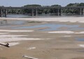 Siccita', il fiume Po in secca a Sermide nel Mantovano