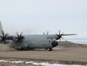 Il C-130 atterrato sulla nuova pista in Antartide (fonte: ENEA) (ANSA)