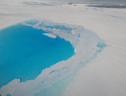 Il lago formato dallo scioglimento dei ghiacci nella piattaforma di ghiaccio dell'Antartide orientale (fonte: Sue Cook, UTAS) (ANSA)