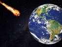 Rappresentazione artistica del passaggio di un asteroide vicino alla Terra (fonte: Pixabay) (ANSA)