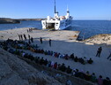 Migranti: a Lampedusa 500 pronti a lasciare l'isola (ANSA)