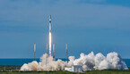 Il razzo Falcon 9 durante il lancio avvenuto sabato 14 maggio (Fonte: SpaceX) (ANSA)
