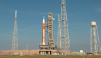Lo Space Lauch System (Sls) con la capsula Orion sulla piattaforma di lancio 39B del Kennedy Space Center (fonte: Spaceflightnow da YouTube) (ANSA)