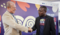 Il vicepresidente del gruppo Lavazza, Giuseppe Lavazza, con il presidente Slow Food, Edward Mukiibi, durante l'incontro sulla Coffee Coalition a Terra Madre Salone del Gusto 2022 (ANSA)