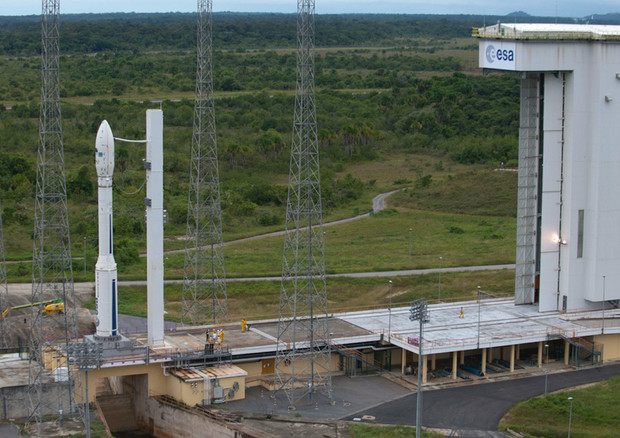 Vega nella base di lancio a Kourou (fonte: ESA) © Ansa