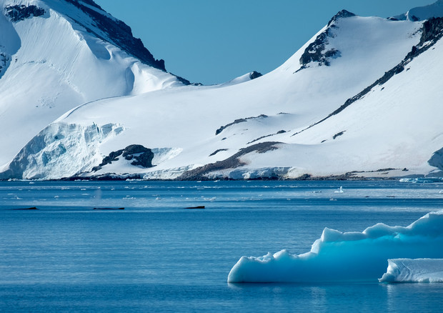 Le coste della Penisola Antartica, fotografate nel 2019 (fonte: Daniel Enchev) (ANSA)