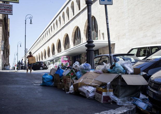Roma: continua l'emergenza rifiuti © ANSA 
