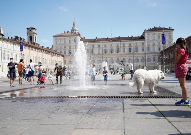 Turisti in centro a Torino © ANSA