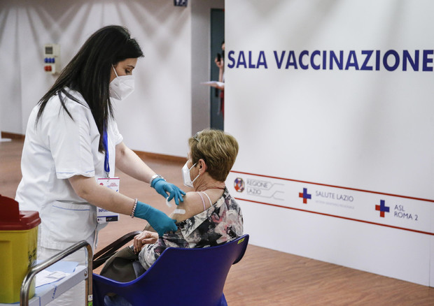 Centro vaccinale a Roma © ANSA