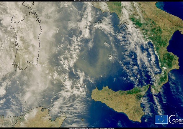 La nube di sabbia del Sahara incombe sul Sud Italia (fonte: Ue, Copernicus Sentinel-3) (ANSA)