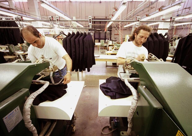 Menesini all'Ue, 'puntare sul riciclo dei prodotti tessili per tutelare ambiente' © EPA