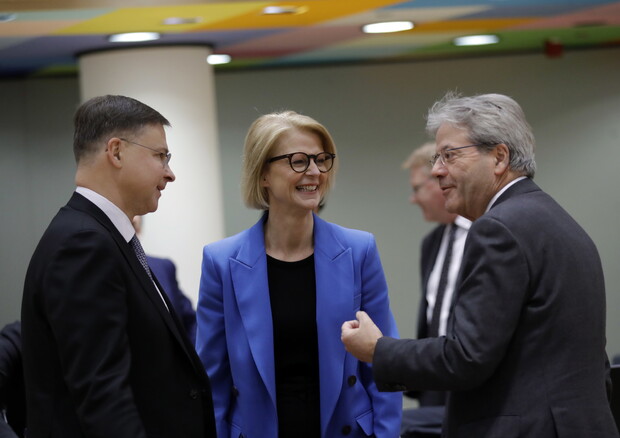 Elisabeth Svantesson, Valdis Dombrovskis e Paolo Gentiloni © ANSA