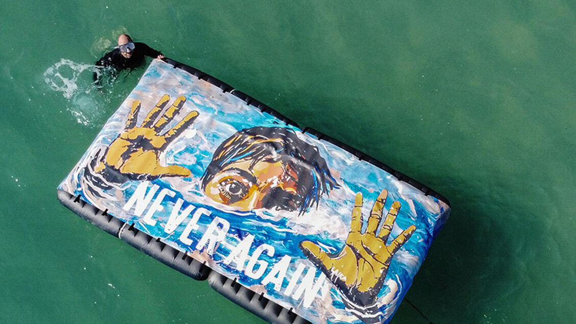 Cutro:  'Never again ', in mare opera della street artist Laika - RIPRODUZIONE RISERVATA