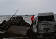 Frana per il maltempo a Casamicciola, auto finiscono in mare (ANSA)