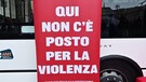 Violenza donne, grande striscione srotolato sul palazzo della Regione a Genova (ANSA)