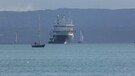Migranti, la Geo Barents entra nel porto di Catania per le ispezioni (ANSA)