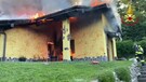 Incendio distrugge villa nel Varesotto, due feriti lievi(ANSA)