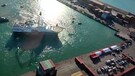 Migranti, la Geo Barents attracca nel porto della Spezia