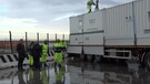 Migranti, navi ad Ancona: accoglienza in container riscaldati (ANSA)