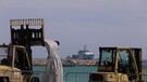 Migranti, in 400 sbarcano a Pozzallo dalla nave Diciotti (ANSA)