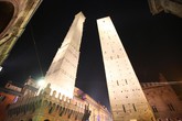 Le Due torri degli asinelli, simbolo di Bologna (ANSA)