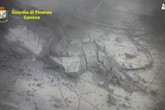 Il momento del crollo del ponte a Genova