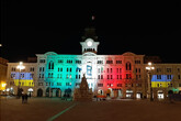 Il Comune di Trieste in piazza Unità d'Italia (ANSA)