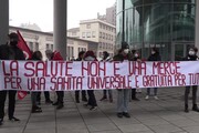 Covid, flash mob a Milano contro riforma sanitaria lombarda: 'Va cancellata non modificata'