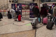 Milano, in Stazione Centrale tanti viaggiatori pronti a tornare a casa per Pasqua