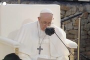 Il Papa in viaggio in Slovacchia: 'Nella seconda guerra mondiale qui disonorato il nome di Dio'