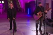 Ucraina, Bono e The Edge si esibiscono nella metropolitana di Kiev
