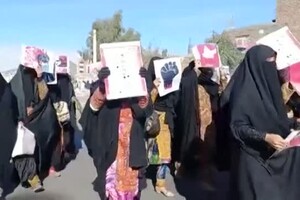 Iran: donne protestano a Zahedan, lavoratori dell'acciaio a Isfahan (ANSA)
