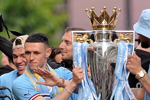 Manchester City team celebrate Premier League title (ANSA)