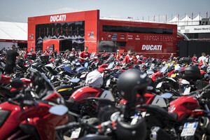 World Ducati Week 2022, a Misano festa dei ducatisti si 'accende' di rosso (ANSA)