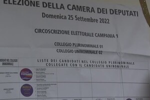 Elezioni, Roberto Fico vota a Napoli (ANSA)